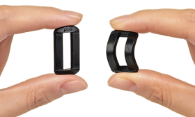 Σετ τεσσάρων αθλητικών καλτσών για σκύλους σε γκρι χρώμα με αντιολισθητικές σόλες και αδιάβροχο χαρακτηριστικό.